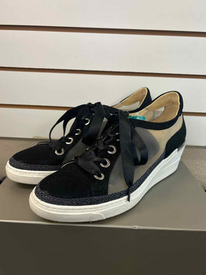 11 Softwaves Black/White Wedge