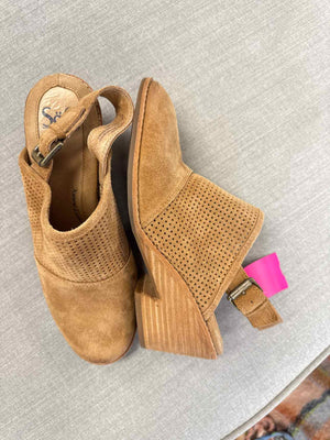 8.5 Sofft Tan Mules