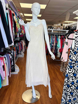Size 14W Studio I Ivory w/ Sequins Gown/Evening Wear