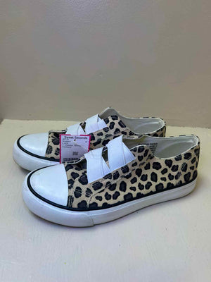 7 L & D Sneakers