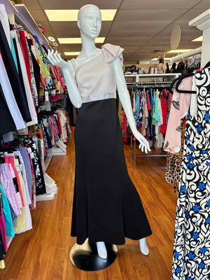 Size 12 NW Night Way Black/White Formal Dress