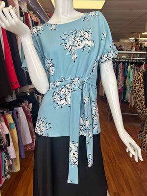 Size M Worthington Blue/White Short Sleeve Shirt