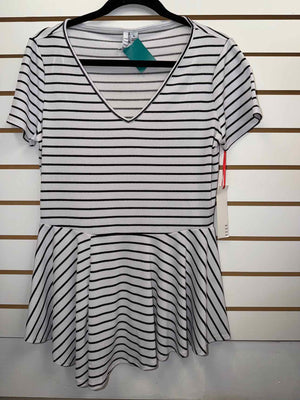 Size XS Elle White & Black Casual Top