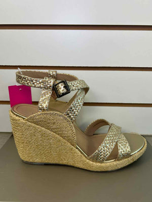 8.5 Vionic Gold Sandals