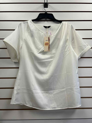 Dokotoo White Size M Short Sleeve Shirt