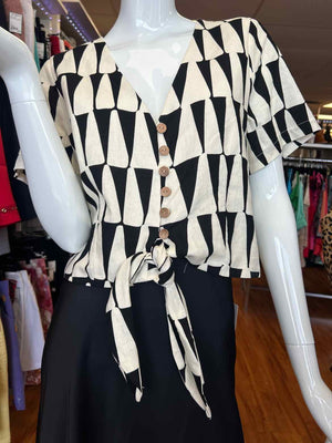 Size M Maison d'Amelie Black/Ivory Casual Top