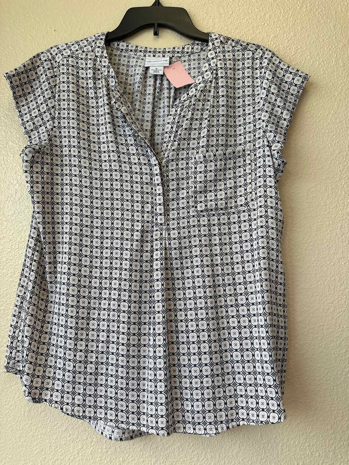 Size M Liz Claiborne Tan Shirt