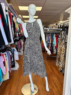 Size 8 Chetta Tan/Black Sleeveless Dress